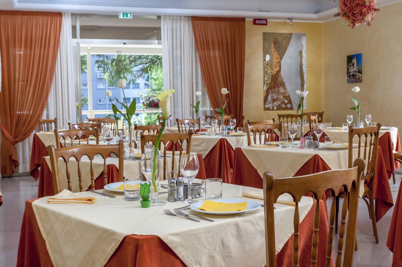 Hotel Alfa Tao Риччоне Экстерьер фото