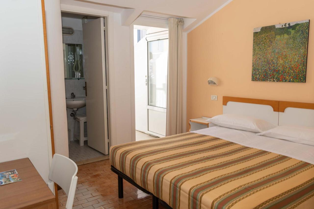 Hotel Alfa Tao Риччоне Экстерьер фото